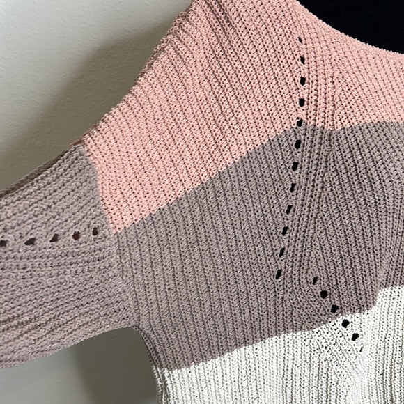 Maurices Chenille Colorblock
Pullover.  Pre-loved. Slightly cropped. XL - Picture 2 of 5